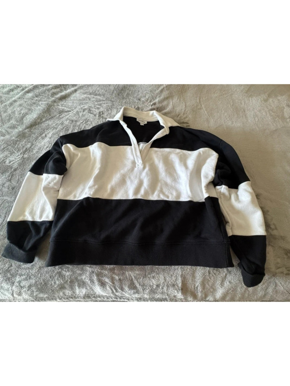 Evereve Women's Large Black and White Pullover Sweatshirt